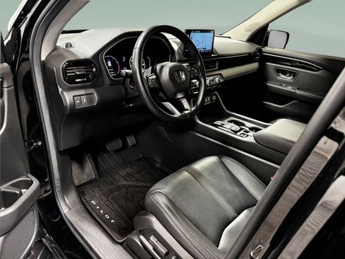 Used 2025 Honda Pilot Touring image 39