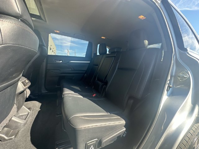 Used 2019 Toyota Highlander XLE AWD/4WD image 25