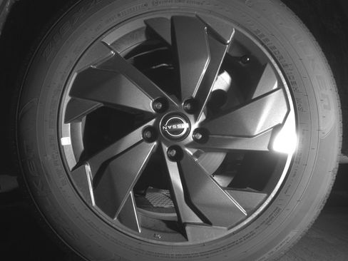 Used 2025 Nissan Rogue SV image 14