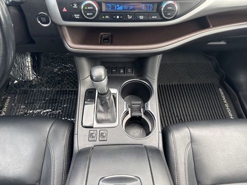 Used 2018 Toyota Highlander XLE image 31