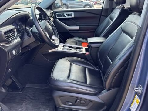 Used 2021 Ford Explorer XLT w/ Equipment Group 202A AWD/4WD image 18