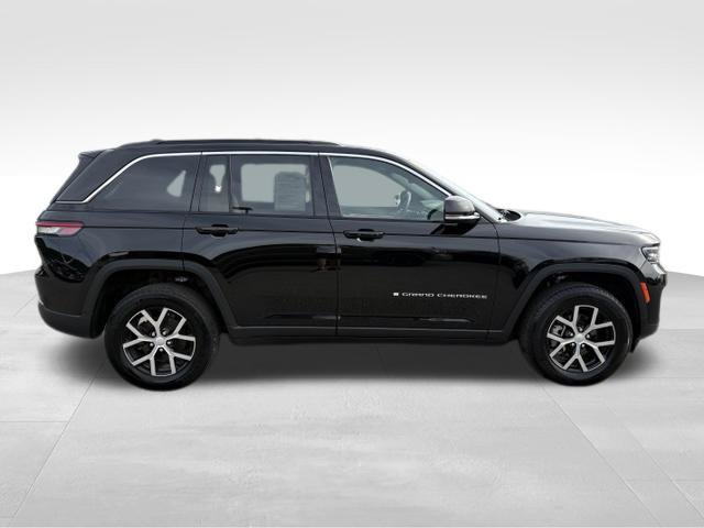 Used 2024 Jeep Grand Cherokee Limited AWD/4WD image 9