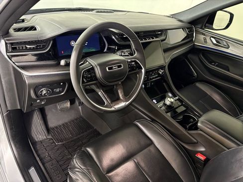 Used 2022 Jeep Grand Cherokee Overland w/ Luxury Tech Group IV image 17