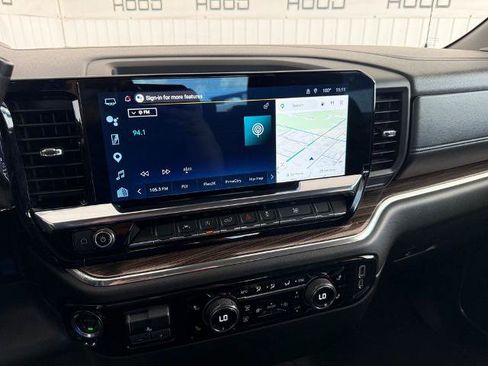 Used 2025 Chevrolet Silverado 1500 LT RWD image 4