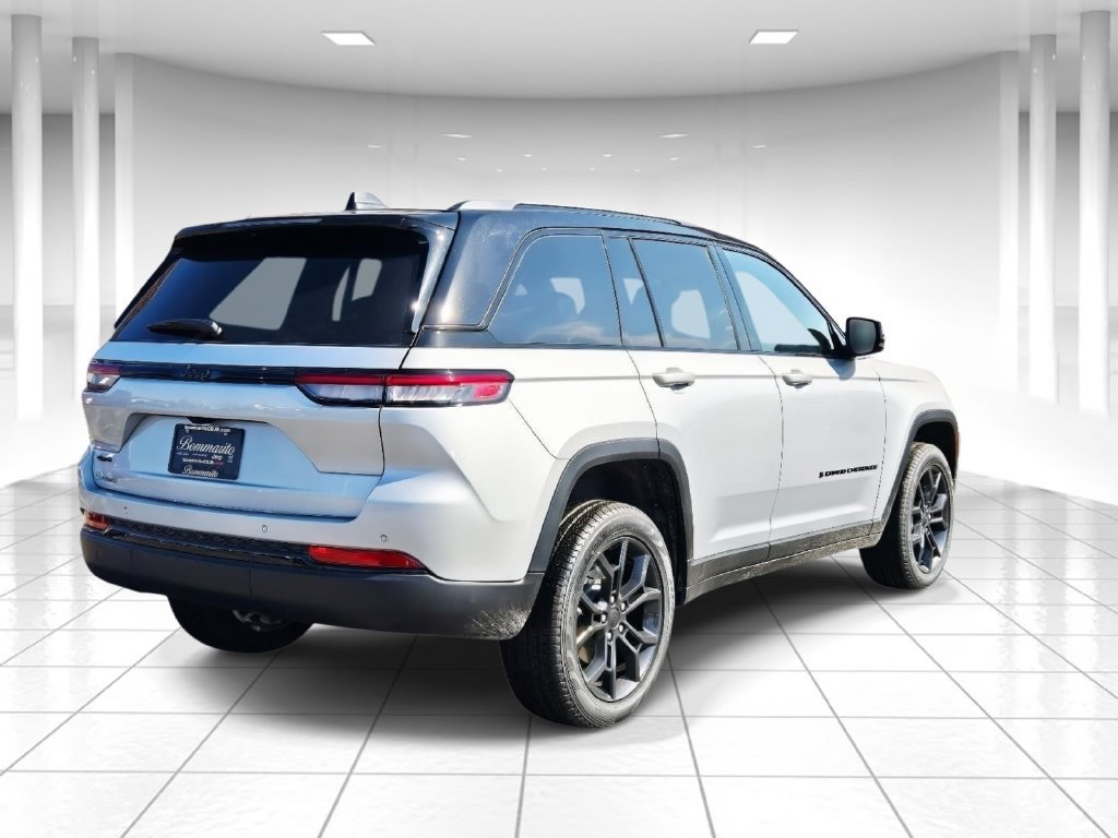 Certified 2025 Jeep Grand Cherokee Limited AWD/4WD image 3