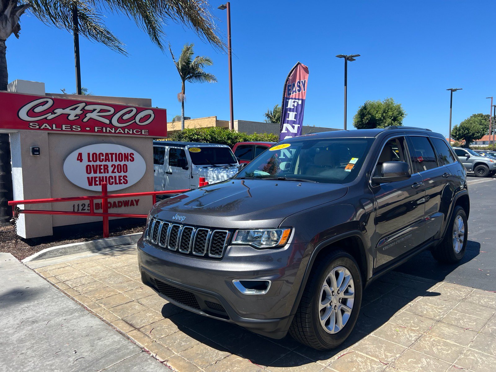 Used 2021 Jeep Grand Cherokee Laredo RWD image 4