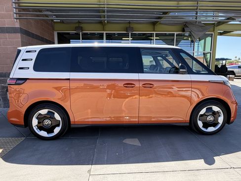 Used 2025 Volkswagen ID. Buzz Pro S Plus AWD/4WD image 9