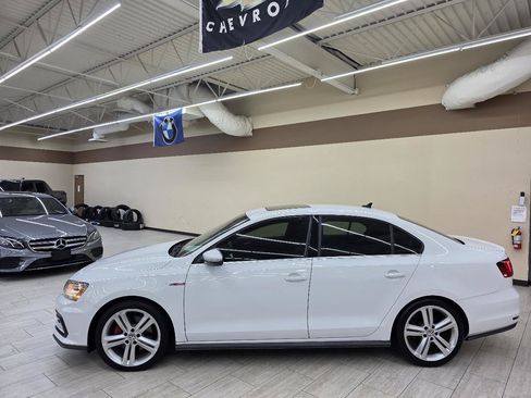 Used 2017 Volkswagen Jetta GLI FWD image 9