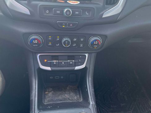Used 2024 GMC Terrain SLE w/ Driver Convenience Package FWD image 11