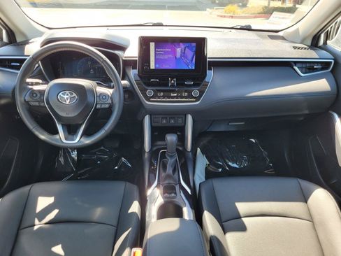 Used 2024 Toyota Corolla Cross XLE w/ Convenience Package FWD image 17