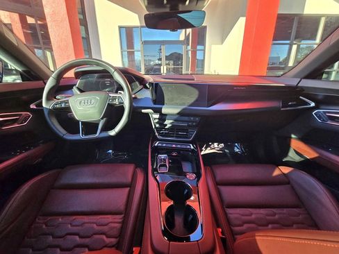 Used 2023 Audi e-tron GT Premium Plus image 18