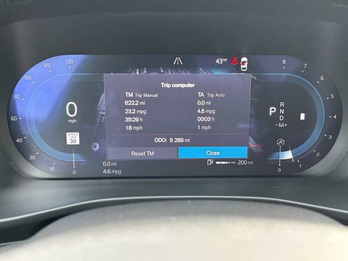 Used 2025 Volvo XC40 B5 Plus w/ Protection Package Premier image 25