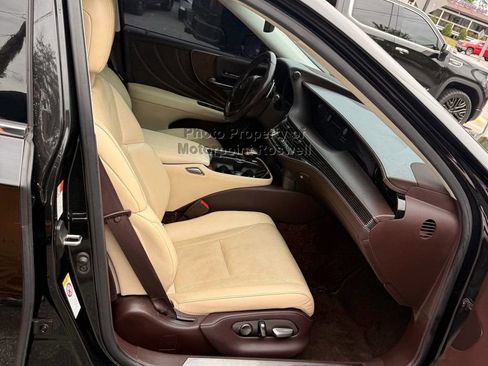 Used 2019 Lexus LS 500 w/ Accessory Package (Z2) RWD image 5