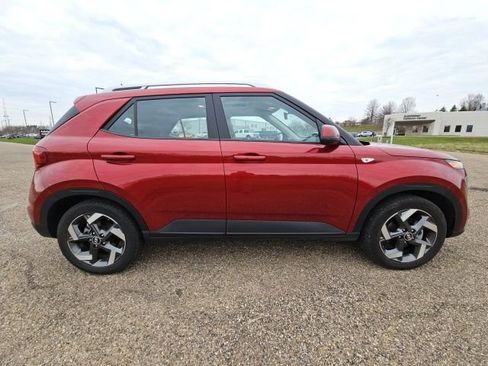 Used 2023 Hyundai Venue SEL w/ Cargo Package image 2