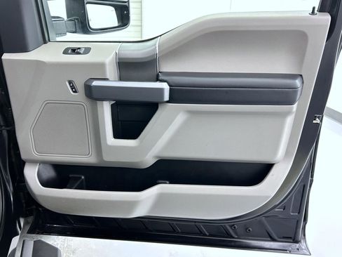 Used 2022 Ford F250 XLT w/ Black Appearance Package image 16