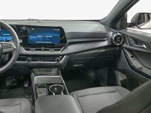 Used 2025 Chevrolet Equinox LT w/ Safety and Technology Package AWD/4WD image 28