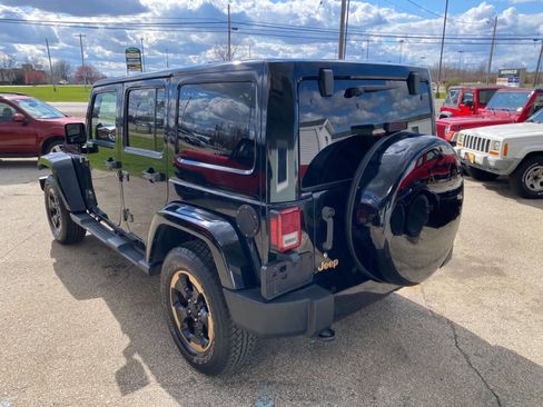 Used 2014 Jeep Wrangler Unlimited Sahara image 5