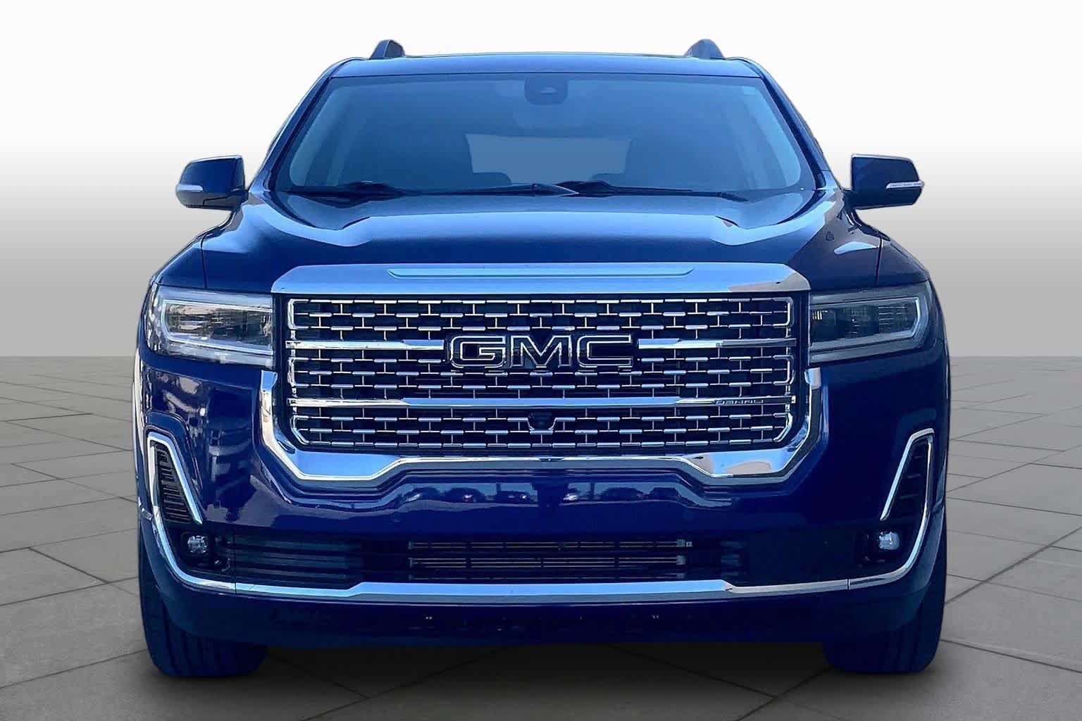Used 2023 GMC Acadia Denali w/ Denali Ultimate Package FWD image 4