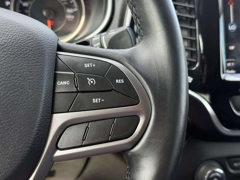 Used 2019 Jeep Cherokee Limited AWD/4WD image 23