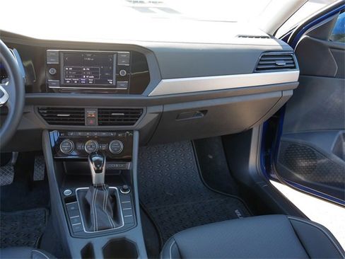 Certified 2024 Volkswagen Jetta SE image 22