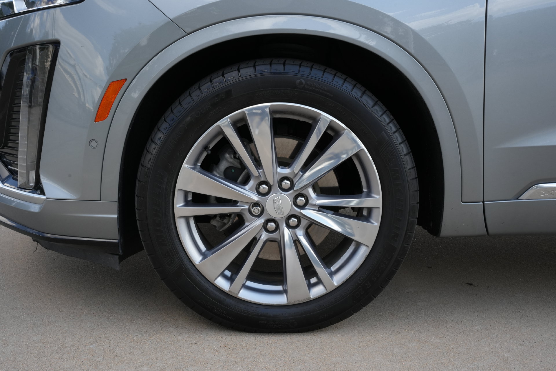 Used 2024 Cadillac XT6 Premium Luxury w/ Technology Package AWD/4WD image 31