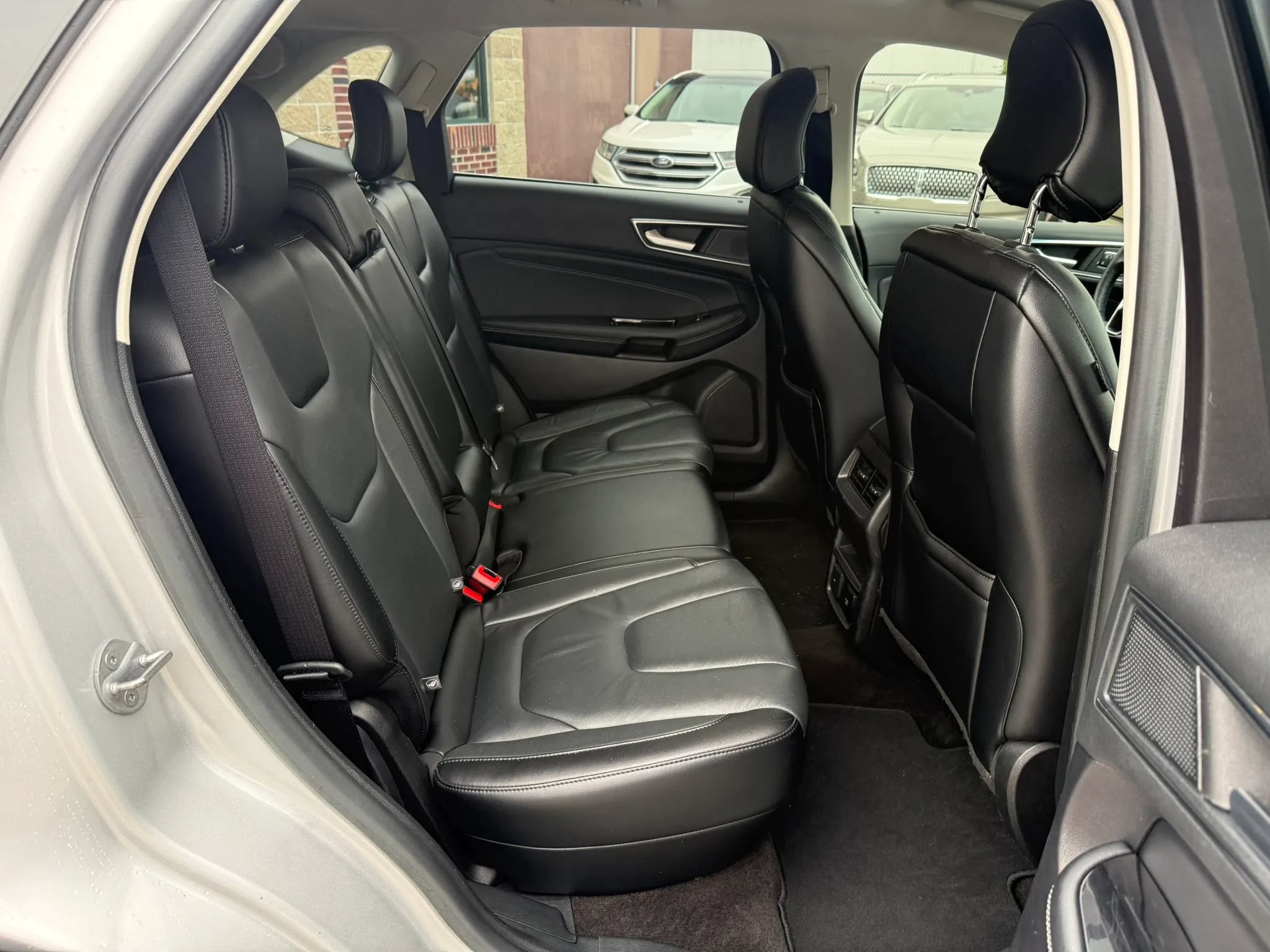 Used 2019 Ford Edge Titanium FWD image 33