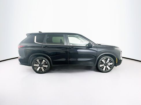 Used 2025 Mitsubishi Outlander SE FWD image 10