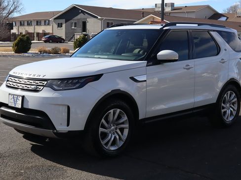 Used 2018 Land Rover Discovery HSE image 11