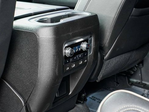 Used 2021 GMC Yukon SLT w/ Rear Media and Nav Package image 17