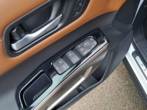 New 2025 Nissan Pathfinder Platinum w/ Cargo Package image 12