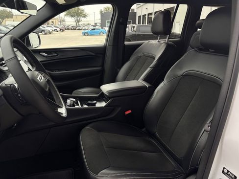 New 2025 Jeep Grand Cherokee Laredo image 21