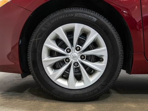 Used 2015 Toyota Camry LE FWD image 11