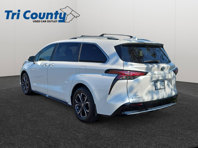 Certified 2026 Toyota Sienna Platinum AWD/4WD image 6