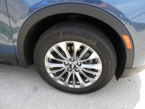Used 2025 Cadillac XT4 Premium Luxury w/ Cold Weather Package AWD/4WD image 13