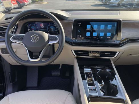 Certified 2026 Volkswagen Atlas SE w/ Panoramic Sunroof Package FWD image 13