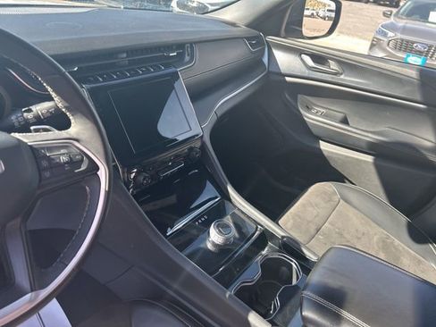 Used 2023 Jeep Grand Cherokee L Laredo image 15