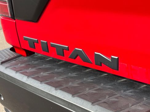 Used 2022 Nissan Titan PRO-4X w/ Pro-4x Convenience Package image 24