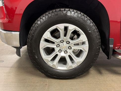 Used 2024 Chevrolet Silverado 1500 LTZ AWD/4WD image 12