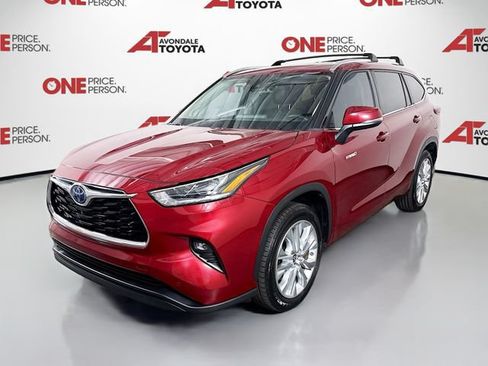 Used 2021 Toyota Highlander Limited FWD image 3