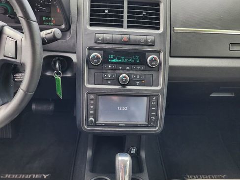 Used 2009 Dodge Journey R/T w/ Flexible Seating Group image 14