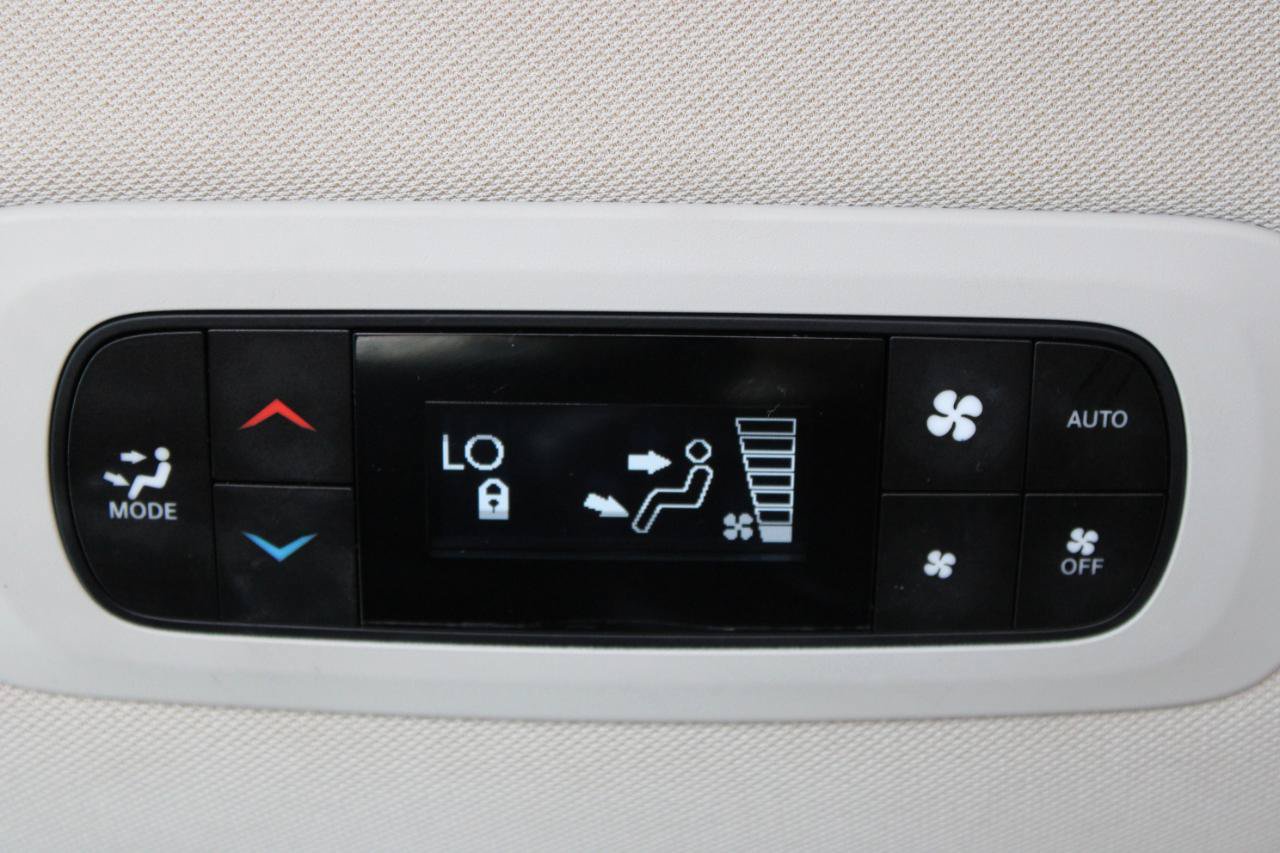 Used 2023 Chrysler Pacifica Touring-L FWD image 41