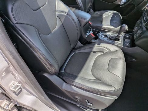 Certified 2021 Jeep Cherokee Latitude Lux w/ Sun & Sound Group AWD/4WD image 27