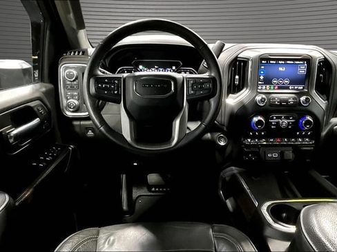 Used 2022 GMC Sierra 2500 Denali w/ Denali Black Diamond Edition AWD/4WD image 9