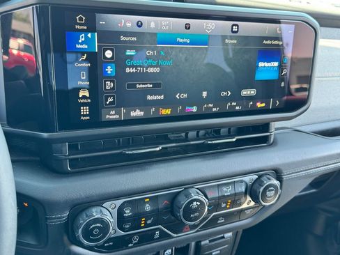 Used 2024 Jeep Wrangler Unlimited Sahara AWD/4WD image 22
