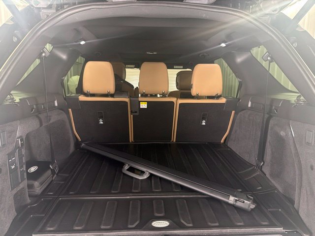 Certified 2025 Land Rover Discovery Dynamic SE AWD/4WD image 28