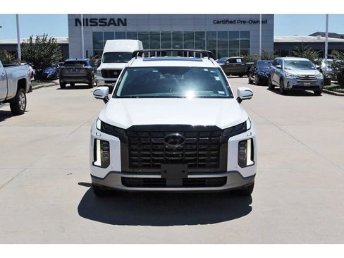 Used 2023 Hyundai Palisade Limited FWD image 2