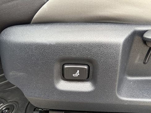Used 2025 Toyota Tacoma TRD Off-Road AWD/4WD image 13