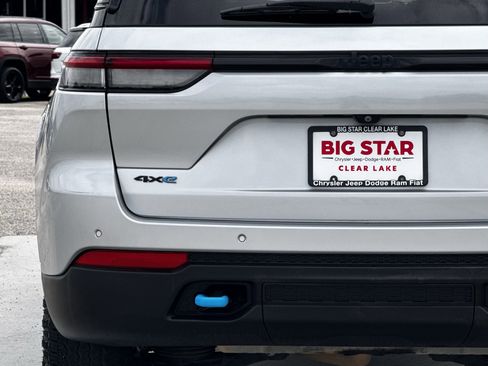 Used 2022 Jeep Grand Cherokee Trailhawk image 11