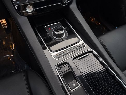 Used 2020 Jaguar F-PACE Premium image 21