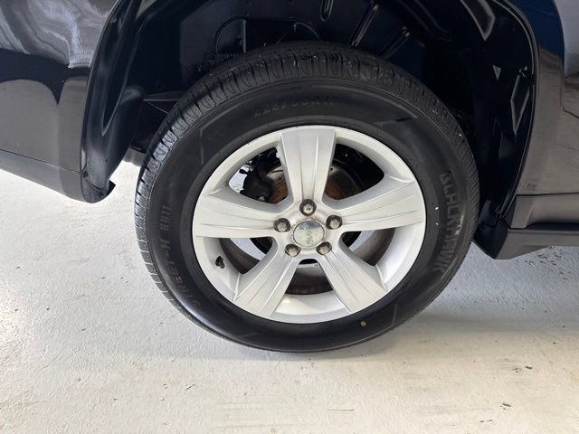 Used 2016 Jeep Compass Latitude w/ Sun/Sound Group AWD/4WD image 36